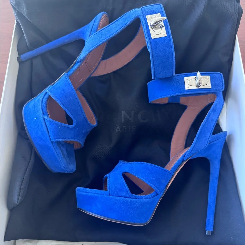GIVENCHY SUEDE SHARK LOCK ELECTRIC BLUE HEEL SANDALS - Picture 4 of 6